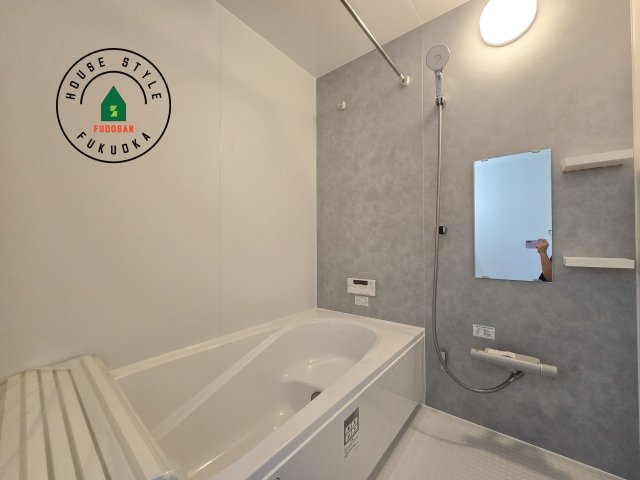 太宰府市青山2丁目第3-2棟(2号棟)の浴室|1日の疲れを癒してくれる広々バスルーム。雨の日のお洗濯にも大活躍な浴室乾燥機付です！