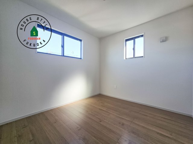 太宰府市青山2丁目第3-2棟(2号棟)の子供部屋|柔らかい陽光が差し込む明るいお部屋を演出する設計。彩光の取れる窓が気持ちの良いお部屋を創り上げます。