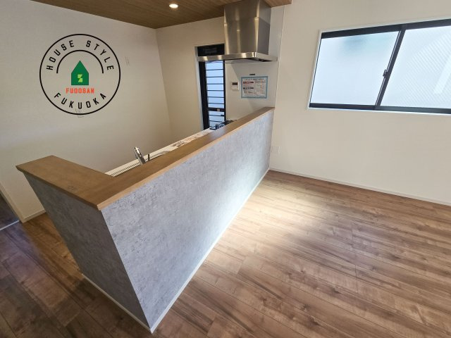 太宰府市青山2丁目第3-2棟(2号棟)のダイニング|キッチンから立ち込める香りが今日の料理を期待させます。