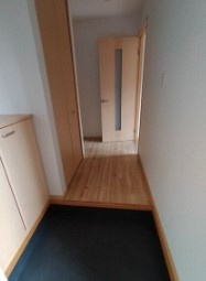 東大阪市瓢箪山町のアパートの玄関