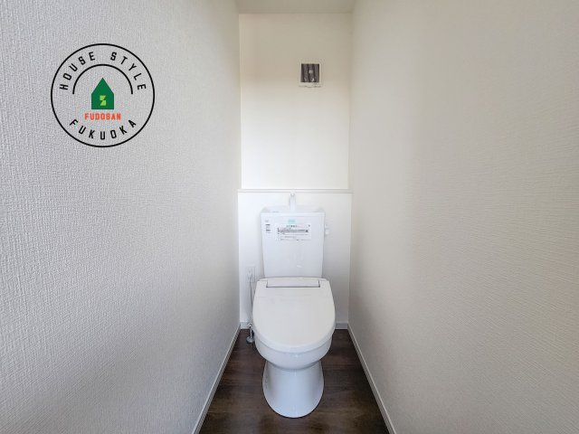福岡市城南区友丘6丁目第3-4棟（3号棟）のトイレ|温水洗浄便座を完備しております。2ヶ所にトイレがあるのは朝の慌ただしい時間も安心です。