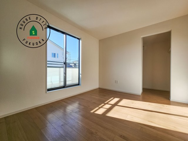 福岡市城南区友丘6丁目第3-4棟（4号棟）の寝室|主寝室には収納力に優れたクローゼットがありますので、お部屋もすっきり片付きます。