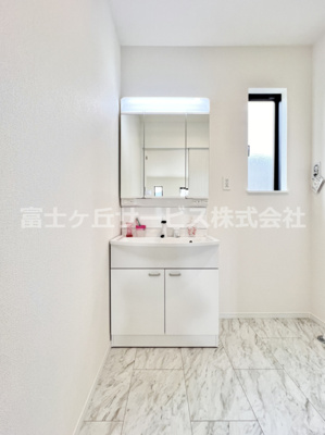 【独立洗面台】 | 御殿場市御殿場 新築一戸建て A号棟 | 独立洗面化粧台が付いています