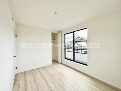 【洋室】 | 御殿場市御殿場 新築一戸建て A号棟 | 6帖の洋室です