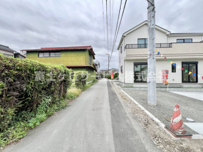 【前面道路含む現地写真】 | 御殿場市御殿場 新築一戸建て A号棟 | 前面道路含む現地写真です