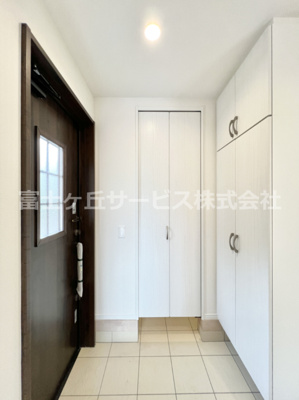 【玄関】 | 御殿場市御殿場 新築一戸建て A号棟 | 落ち着いた玄関です