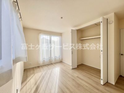 【寝室】 | 沼津市西沢田 新築一戸建て B号棟 | 7.25帖の寝室です