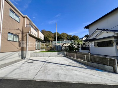 【駐車場】 | 沼津市西沢田 新築一戸建て B号棟 | 駐車スペースもあります