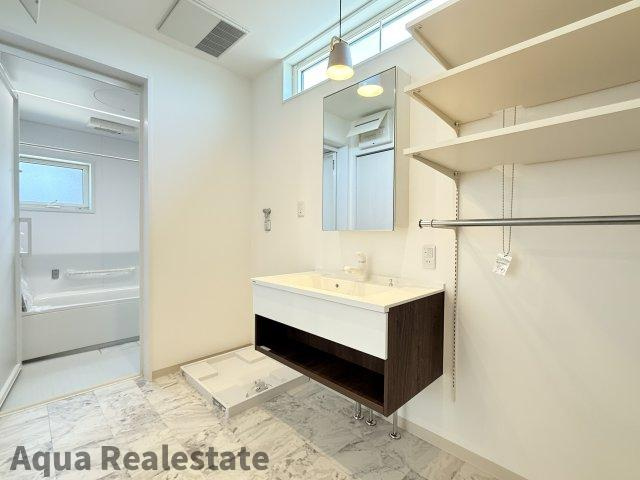 高松市円座町モデルハウスの独立洗面台|朝の身支度には欠かせない独立洗面化粧台