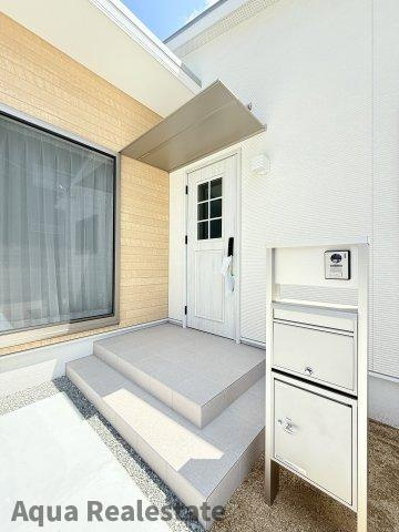 高松市円座町モデルハウスの玄関|シンプルで使いやすい玄関です
