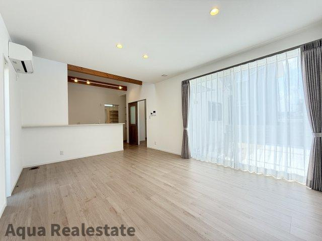 高松市円座町モデルハウスの居間・リビング|おしゃれなリビングです