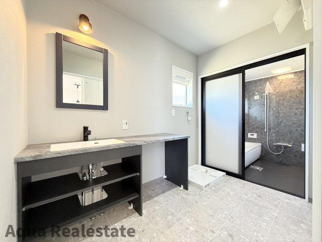 高松市円座町モデルハウスの独立洗面台|独立洗面化粧台付き