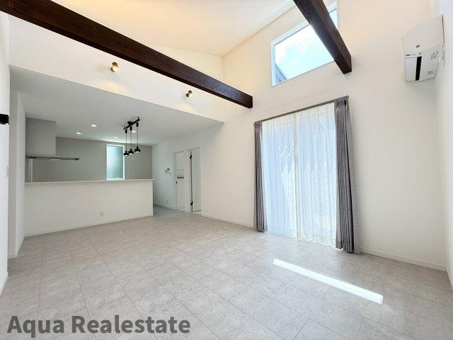 高松市円座町モデルハウスの居間・リビング|ゆったりとしたリビングです