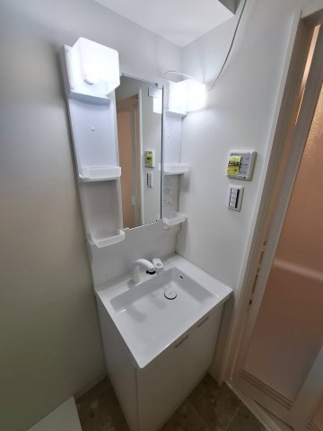 ヴェルステック西宮鳴尾の独立洗面台