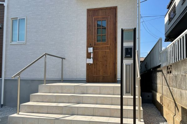 小田原市堀之内新築戸建て　2期5号棟の玄関|落ち着いた玄関です（同仕様施工例）