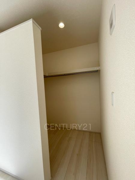 前橋南町 1号棟の収納|ハンガーパイプ付きクローゼットです。