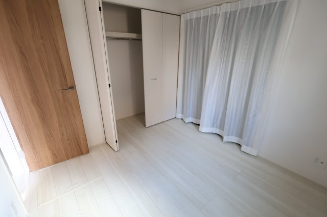 《仲介手数料無料》志木市中宗岡２丁目7-50(全1戸)新築一戸建てグラファーレの洋室|撮影日 2025年11月21日 13:50 晴れ