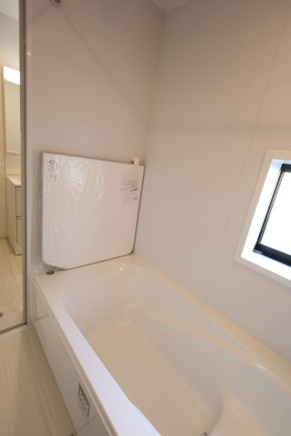 《仲介手数料無料》志木市中宗岡２丁目7-50(全1戸)新築一戸建てグラファーレの浴室|撮影日 2025年11月21日 13:50 晴れ