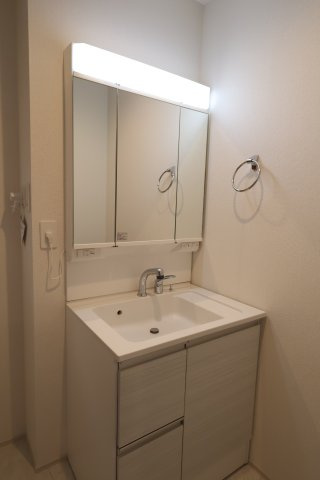 《仲介手数料無料》志木市中宗岡２丁目7-50(全1戸)新築一戸建てグラファーレの独立洗面台|撮影日 2025年11月21日 13:50 晴れ