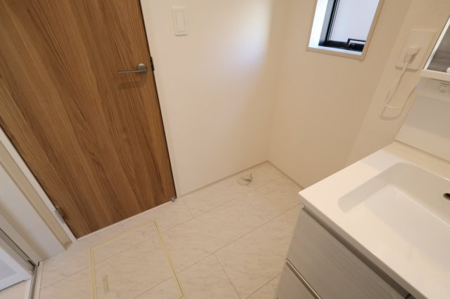 《仲介手数料無料》志木市中宗岡２丁目7-50(全1戸)新築一戸建てグラファーレのランドリースペース|撮影日 2025年11月21日 13:50 晴れ