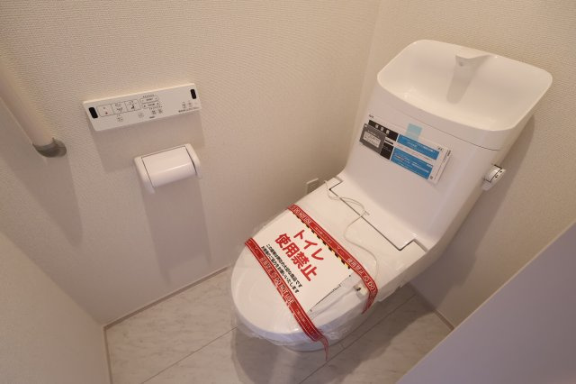 《仲介手数料無料》志木市中宗岡２丁目7-50(全1戸)新築一戸建てグラファーレのトイレ|撮影日 2025年11月21日 13:50 晴れ