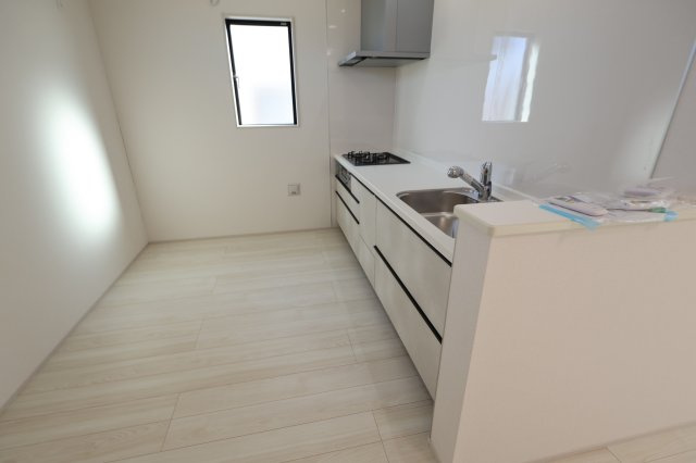 《仲介手数料無料》志木市中宗岡２丁目7-50(全1戸)新築一戸建てグラファーレのキッチン|撮影日 2025年11月21日 13:50 晴れ