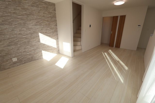 《仲介手数料無料》志木市中宗岡２丁目7-50(全1戸)新築一戸建てグラファーレの居間・リビング|撮影日 2025年11月21日 13:50 晴れ