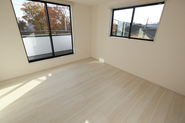 《仲介手数料無料》志木市中宗岡２丁目7-50(全1戸)新築一戸建てグラファーレの洋室|撮影日 2025年11月21日 13:50 晴れ