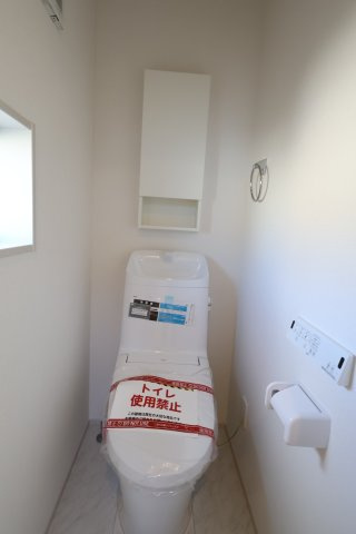 《仲介手数料無料》志木市中宗岡２丁目7-50(全1戸)新築一戸建てグラファーレのトイレ|撮影日 2025年11月21日 13:50 晴れ