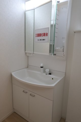 《仲介手数料無料》志木市中宗岡５丁目22-28新築一戸建てクレイドルガーデンの独立洗面台