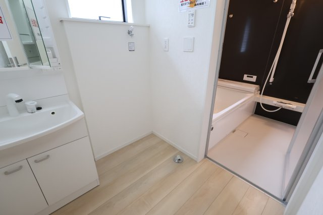 《仲介手数料無料》志木市中宗岡５丁目22-28新築一戸建てクレイドルガーデンのランドリースペース