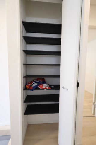 《仲介手数料無料》志木市中宗岡５丁目22-28新築一戸建てクレイドルガーデンの玄関