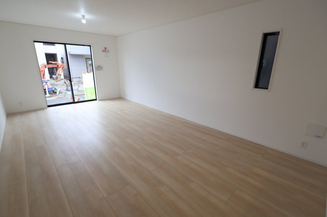 《仲介手数料無料》志木市中宗岡５丁目22-28新築一戸建てクレイドルガーデンの居間・リビング