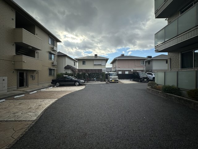 サンフレンズ Bの駐車場