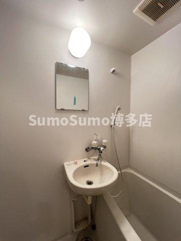 コンフォートベネフィス西新東の洗面所|広い洗面スペース