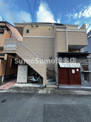 コンフォートベネフィス西新東の外観|落ち着いた雰囲気の外観です