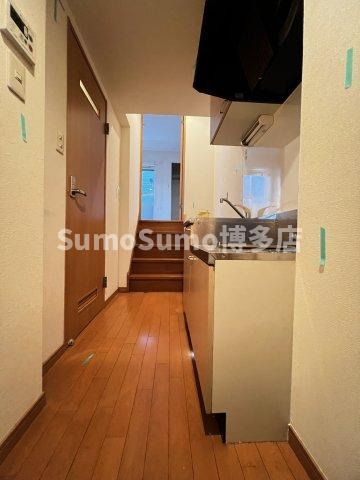 コンフォートベネフィス西新東の玄関|シンプルで使いやすい玄関です