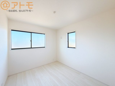 【子供部屋】 | 清水区三保6期　新築戸建　1号棟 | コンパクトで落ち着いた空間で、書斎や趣味部屋としても使用できます♪