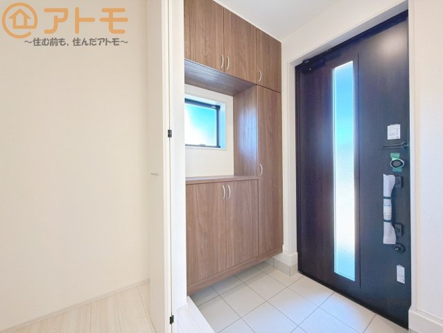 【玄関】 | 清水区三保6期　新築戸建　1号棟 | 玄関は収納付きで使い勝手良好♪見た目もすっきり♪