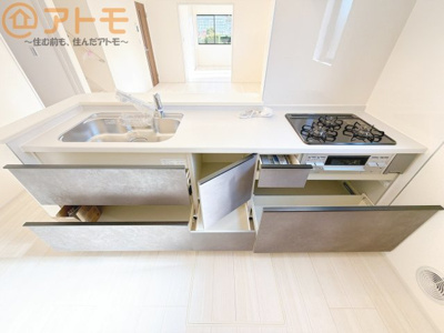 【キッチン】 | 清水区三保6期　新築戸建　1号棟 | 大容量システムキッチン♪お料理スペースやシンク広々！毎日の家事をしっかりサポート♪