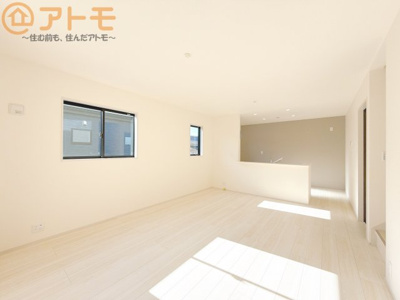 【居間・リビング】 | 清水区三保6期　新築戸建　1号棟 | 家族団らんのイメージは、リビングを思い浮かべませんか？リビングこそ広々としたお部屋が良いですね♪