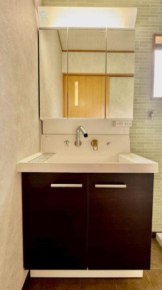 城垣町　中古一戸建ての独立洗面台|シャワー付き洗面化粧台
■物件内覧・資金計画相談・住宅ローン相談、リフォーム相談、お問合せ受付中■
※当日・翌日のご内覧、ご相談はお電話でのお問合せがスムーズです！