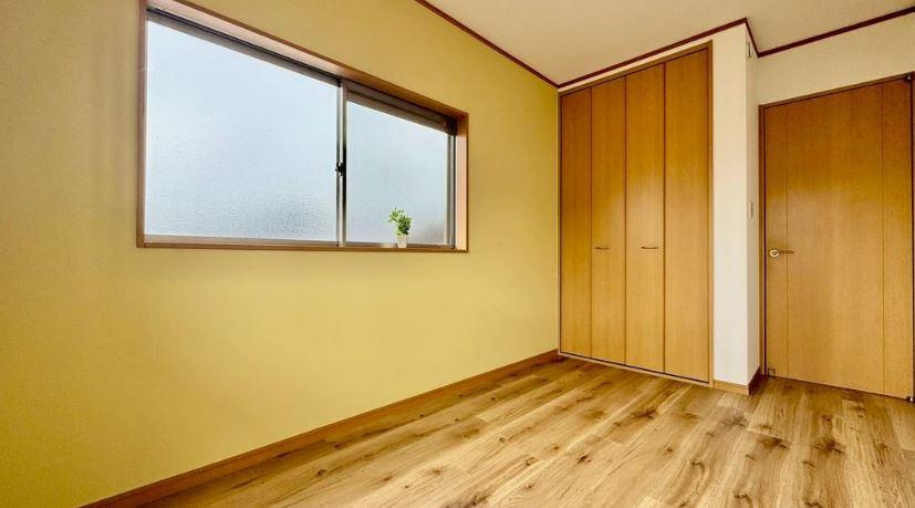 城垣町　中古一戸建ての洋室|洋室4.8帖　３階
■物件内覧・資金計画相談・住宅ローン相談、リフォーム相談、お問合せ受付中■
※当日・翌日のご内覧、ご相談はお電話でのお問合せがスムーズです！