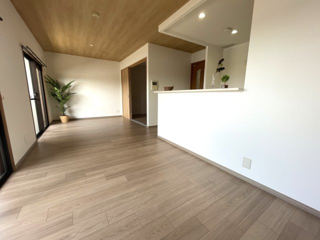 アルファパーク屋島四番館の居間・リビング