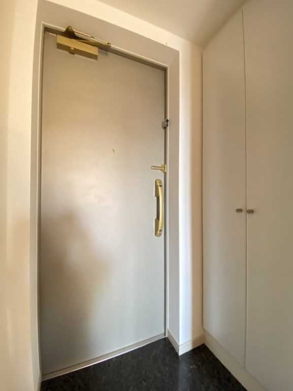 プラウドフラット三軒茶屋　オートロック　高層階　独立洗面台の玄関