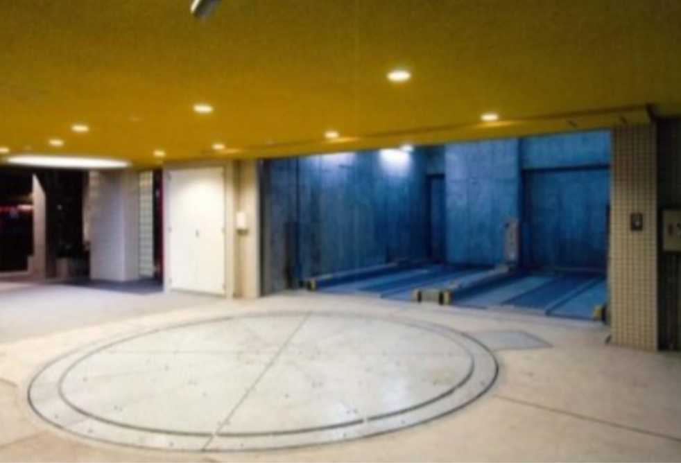 プラウドフラット三軒茶屋　オートロック　高層階　独立洗面台の駐車場