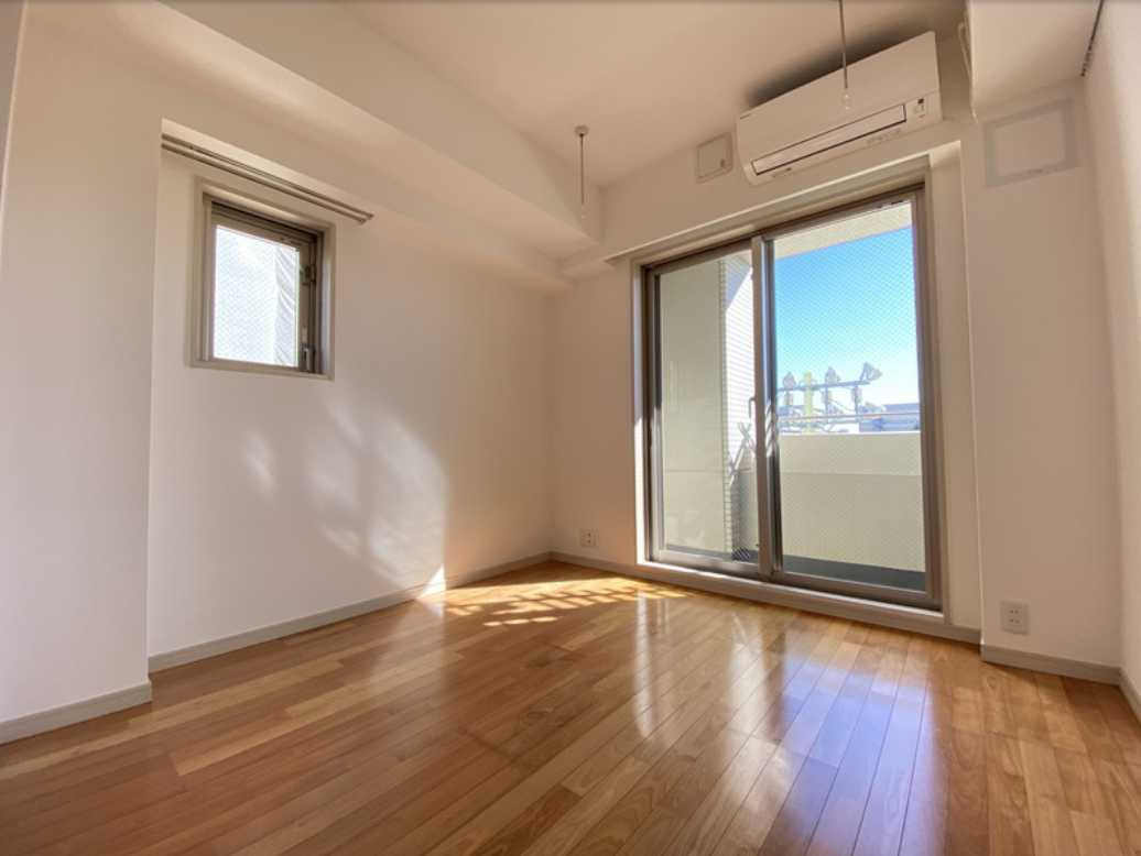 プラウドフラット三軒茶屋　オートロック　高層階　独立洗面台の居間・リビング