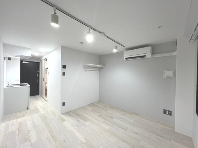 Ｎｉｓｈｉ－Ｎｉｐｐｏｒｉ　Ｔｅｒｒａｃｅの居間・リビング