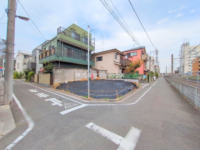 板橋区徳丸3丁目　南西角地×20帖LDK　ゆとり邸宅の前面道路含む現地写真