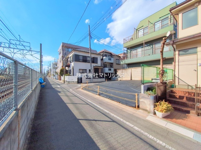 板橋区徳丸3丁目　南西角地×20帖LDK　ゆとり邸宅の前面道路含む現地写真
